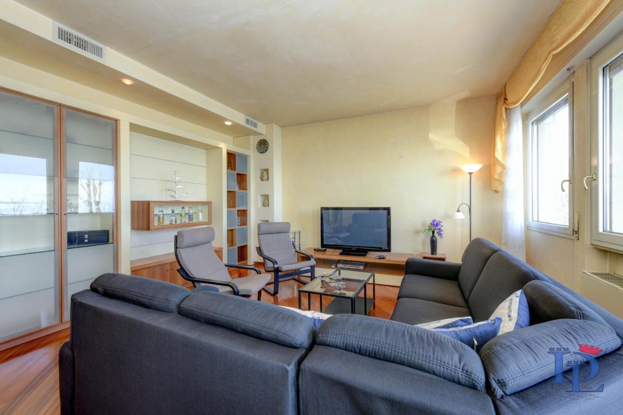 Desenzanoloft Official Partner Marriott Homes & Villas - Charming On The Lake Front Lake Desenzano del Garda Kültér fotó